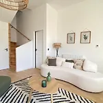 Duplex De Charme Au Coeur Du Triangle Dor